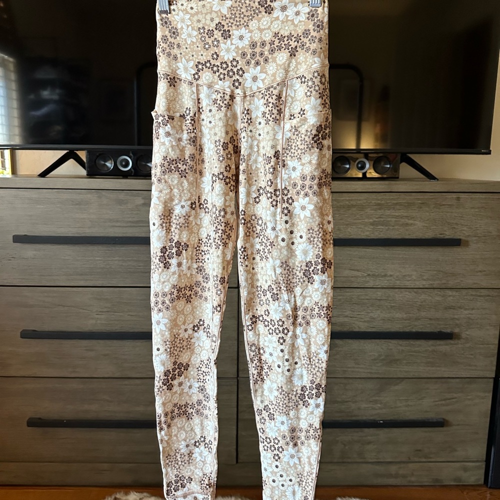 NWOT Aerie tan floral leggings with pockets